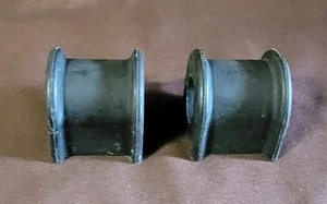 2 Genuine Toyota 05-07 Land Cruiser 98-07 LX470 Rear Stabilizer Bar Bushings - Picture 1 of 5