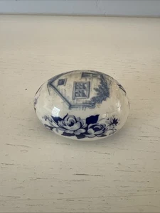 Vintage ‘ The Egg Lady ’ Porcelain Easter Egg, Blue &White Floral Country Scene - Picture 1 of 5