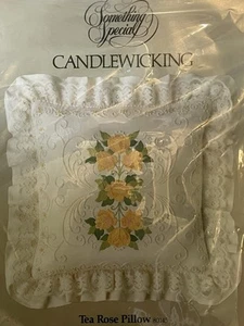 Something Special Candlewicking Kit Yellow Tea Rose Pillow Sealed Vintage 1984 - Bild 1 von 6
