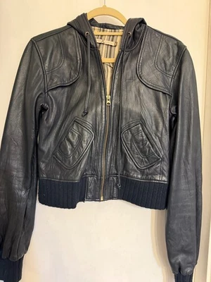 Chaqueta para mujer Mike & Chris 100 % cuero con capucha - azul marino medianoche  Foto 1 de 3