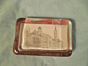 Vintage Glas Briefbeschwerer mit einem Foto von Fall River Durfee High School - Bild 1 von 3
