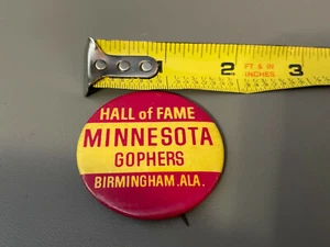 "Botón Retroceso VINTAGE Univ of Minnesota Golden Gophers SALÓN DE LA FAMA 1 5/8" - Imagen 1 de 2