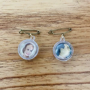 Evita & Juan Peron Unique 2 Face Pin Vintage Argentina Eva Lot of 2 - Picture 1 of 5
