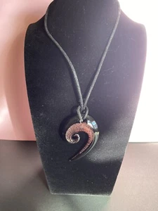 Purple And Black Glass Swirl Spiral Necklace - Artsy, Handcrafted - Bild 1 von 3