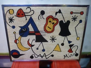 Vintage metà secolo Joan Miro punto ago 20" x 16" - Foto 1 di 8