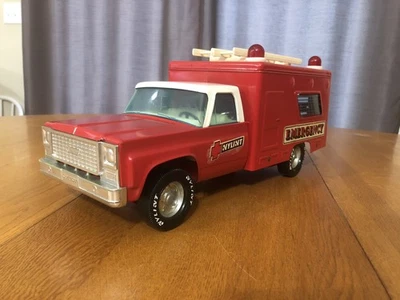 VINTAGE 1970s NYLINT 16” EMERGENCY RED AMBULANCE TRUCK W/BOTH RACKS & LADDERS - Image 1 of 4