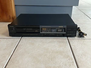 TEAC PD-180 Compact Disc CD Player + Audio Cable Japanese Made TESTED & WORKING - Picture 1 of 13