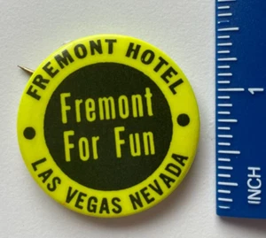 Prendedor vintage "Fremont for Fun", botón Fremont Hotel Las Vegas, Nevada - Imagen 1 de 2