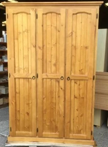 Pantry 1400 wide solid pine - Picture 1 of 11