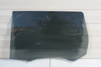 2014 - 2020 MITSUBISHI OUTLANDER VIDRO DA JANELA TRASEIRA LADO ESQUERDO DO MOTORISTA FABRICANTE DE EQUIPAMENTO ORIGINAL - Imagem 1 de 2