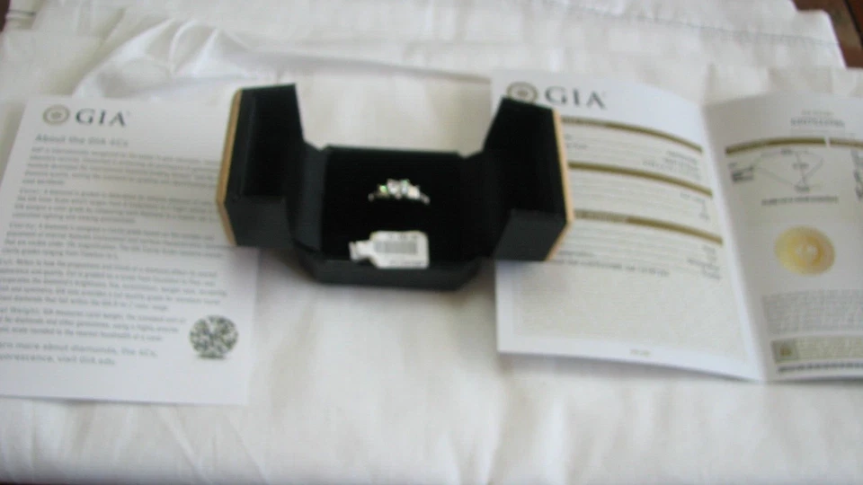 Anillo GIA Redondo Diseñador RITANI Diamante 1.25TCW Platino, Talla 6.5 $8799 VENTA Foto 1 de 4