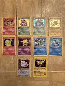 Pokemon 1° Edizione Base Fossil Display Riproduzione con Charizard Shadowless - Foto 1 di 4
