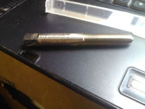 M8 X 1,25 SCHNELLARBEITSSTAHL LINKSHAND STECKER WASSERHAHN - Bild 1 von 1