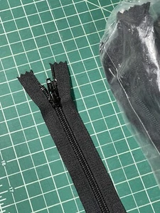 Qty 100 YKK 12" Coil #5 9/16 Close ended color 580 Black CNFC-56 DA Zippers - Picture 1 of 3