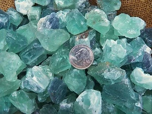 1000 Karat viel grünes Fluorit grob - plus ein KOSTENLOSER facettierter Edelstein - Bild 1 von 5