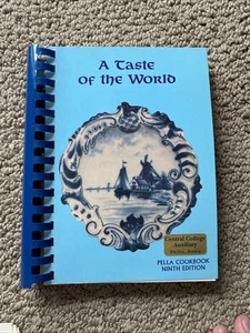A Taste of the World Central College Aux Cookbook Pella IA. Ninth Edition 1992 - Foto 1 di 4