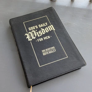 God's Daily Wisdom for Men 365 Devotions- Faux Leather by Boyd Bailey BRAND NEW - Bild 1 von 2