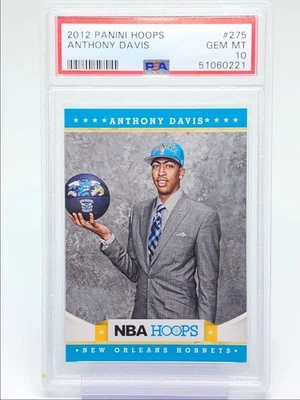 ANTHONY DAVIS 2012-13 NBA HOOPS BASKETBALL ROOKIE HORNETS RC PSA 10 Q4408 - Image 1 of 2