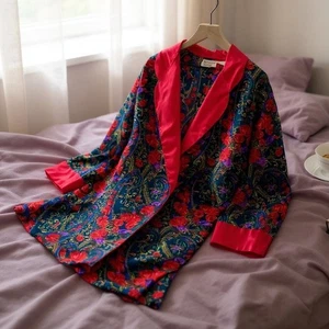 Camisa para dormir Victorias Secret de colección cuello muesca satinado roja floral pijamas para mujer mediana - Imagen 1 de 8