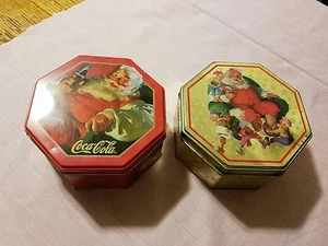 Vintage 2 Blechdosen Behälter Coca Cola Weihnachtsmann Achteck Weihnachtsdose - Bild 1 von 4