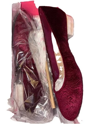 Isaac Mizrahi Terciopelo Rojo Robyn Perla Adorno Tacón Ballet Plano 7 1/2M NUEVO Foto 1 de 4