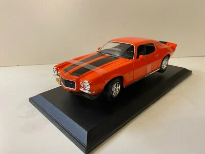 Chevrolet Camaro Z28 1971 naranja, coche modelo Maisto, modelo 1:18