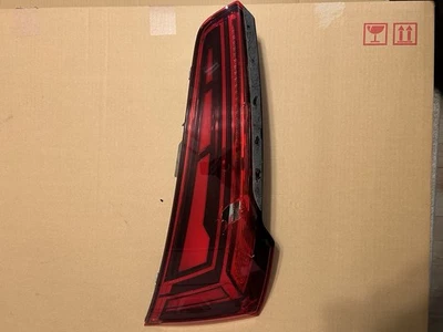 Задний левый задний фонарь в сборе со стороны водителя для Audi Q5 SQ5 2021-2023 годов выпуска 80A945075C от оригинального производителя - Изображение 1 из 4