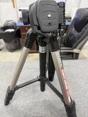 Trípode Sony VCT-D580RM con control remoto por cable para videocámaras Handycam Foto 1 de 4