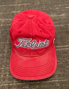 Titleist Baseball Cap Golfmütze verstellbarer Riemen rot mit grauem Schriftzug - Bild 1 von 6
