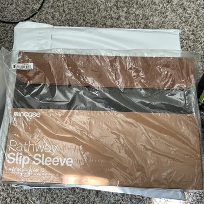 NEW Incase Pathway Slip Sleeve for MacBook Air 13" (SU25A) - Image 1 of 4
