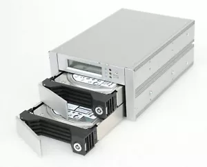Externe & Internal Raid Contrôleur Raidsonic STARDOM SR2600 SATA Boîtier #A03 MM - Bild 1 von 1