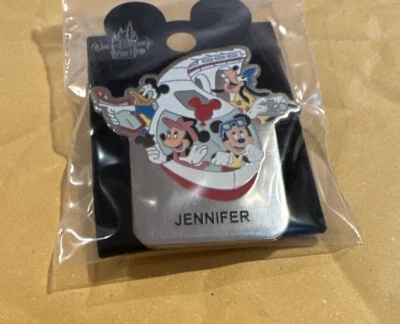 Disney Fab 4 персонализированный имя значок с Микки Минни Дональд Гуфи - JENNIFER - Изображение 1 из 2