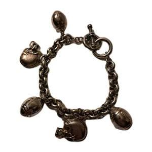 Pulsera con dije de fútbol tono plata con cascos Best Jewlery Co. Diapositiva firmada de 3" - Imagen 1 de 7