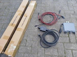 Deye SUN60G3-EU-230 600W Micro-Wechselrichter Balkonkraftwerkm Mit Halterung - Bild 1 von 5