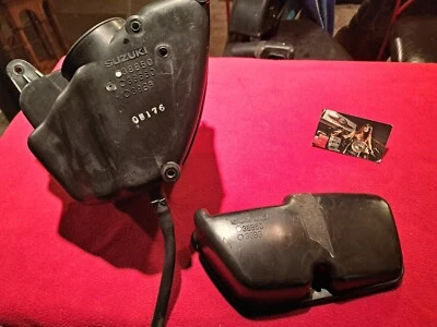 Suzuki VS1400 1995 Intruder 1400 caja de aire trasera limpiador de caja de aire 38B50 fabricante de equipos originales limpio Foto 1 de 4