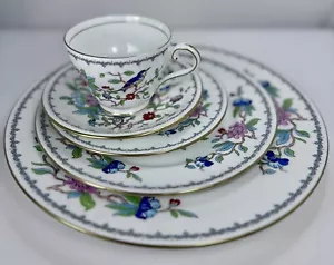 Aynsley Pembroke Fine China Gold Trimmed 5 Piece Place Setting Mint Condition - Picture 1 of 6
