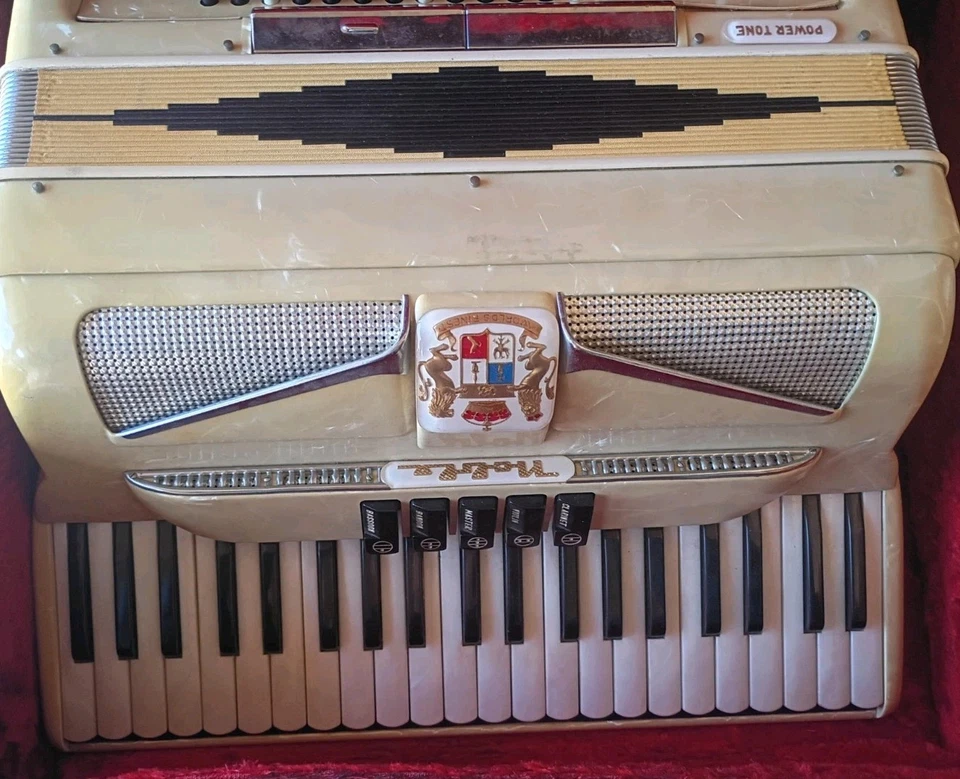 Acordeão Nacional/Nobre 120 Botões Baixo 41 Teclas Marfim Acabamento Pérola Alemanha - Imagem 1 de 4