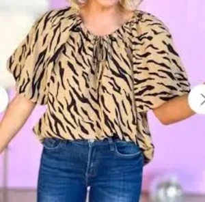 Entro hellbraun & schwarz Animal Print Top, kurze Ballonärmel, Bindeband Ausschnitt, Größe Small - Bild 1 von 13