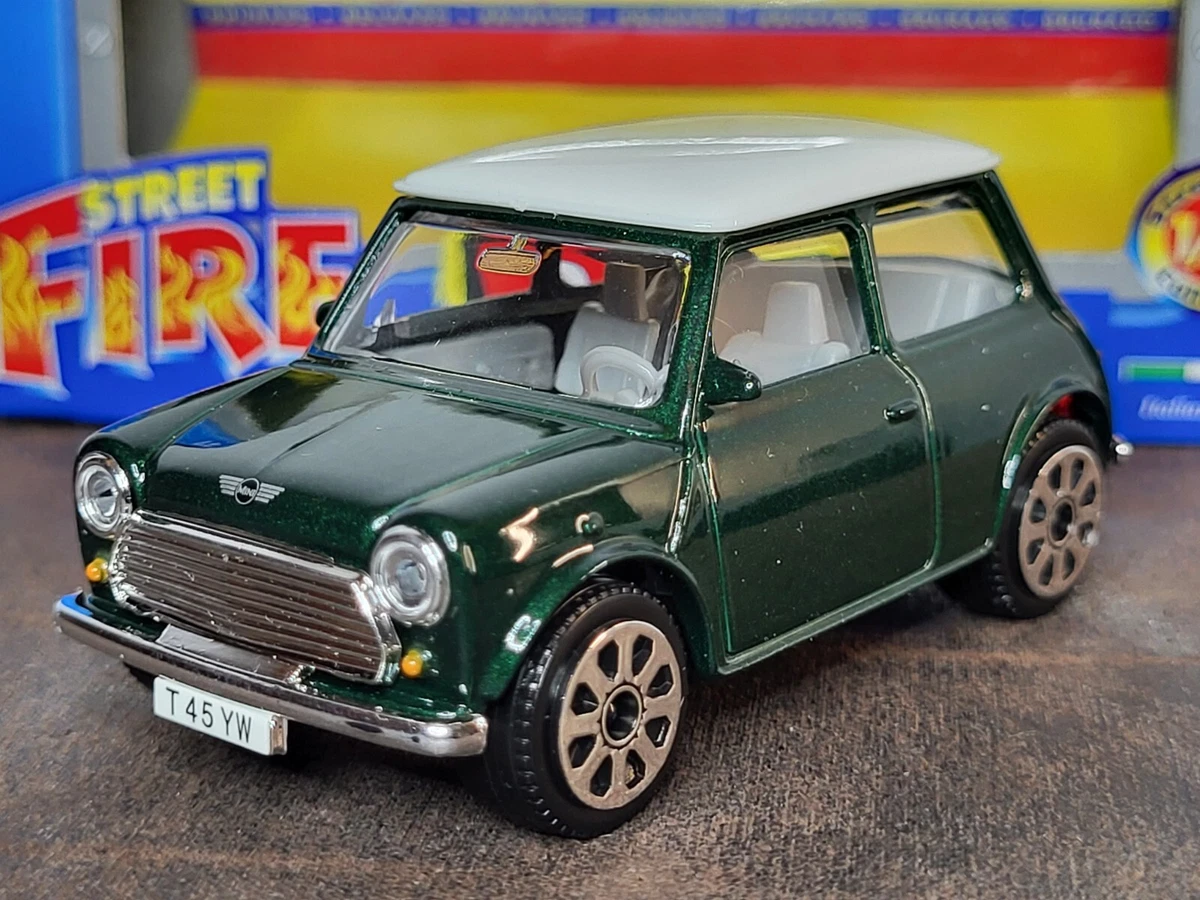 Bburago Mini Cooper Modellauto – 1:32, 1969er Modell, Farblich Sortiert, Für Sammler & Kinder Ab 3