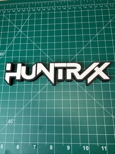Impreso en 3D Huntrix K Pop Cazadores de Demonios Letrero Logo Abanico Exhibición Fan Art - Imagen 1 de 3