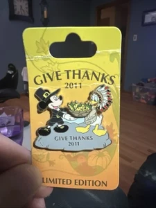 WDW THANKSGIVING DAY 2011 MICKEY PILGRIM DONALD SPILLA NATIVI AMERICANI LE300O. BRD1 - Foto 1 di 2