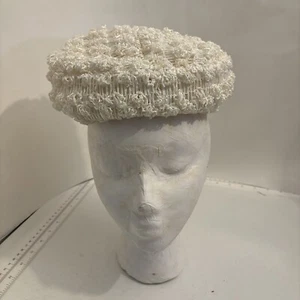 Vintage Women’s White Raffia Pillbox Hat Headpiece - Picture 1 of 9