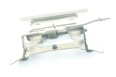 Soporte de manija de puerta exterior delantera derecha OEM BMW E30 84-91 318i 325e 325i Foto 1 de 4