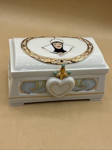 “Rare” Walt Disney Lenox Showcase Collection “THE HUNTSMAN’S BOX”. MINT - Picture 1 of 23