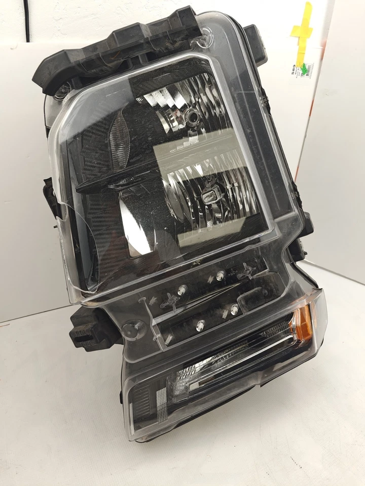 2020-2025 Chevrolet Silverado 2500 3500 HD Halogen Right Headlight OEM 87818246 - Image 1 of 4
