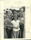 1979 Press Photo Fred Akers, his wife Diane, daughters Lesli and Stacey in Texas