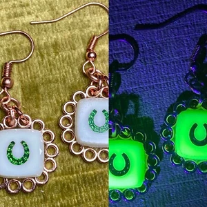 Lucky Horseshoe Uranium Glass Earrings Green Rhinestone & Rose Gold Tone Dangle - Picture 1 of 6