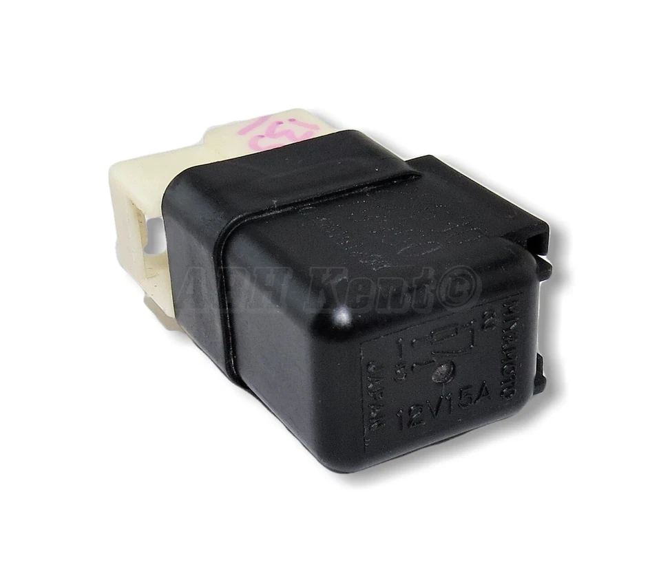 135 - Nissan (1995-2015) 25630-79960 3-Pin Black Horn Relay 2563079960 12V 15A - Image 1 of 4