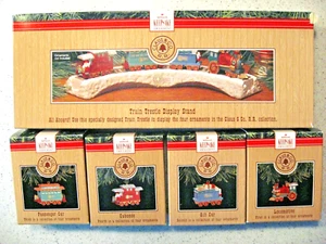 Hallmark Keepsake Claus & Co. R.R. - 4 Car Train and Train Trestle Display Stand - Picture 1 of 5