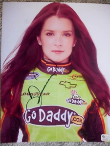 Danica Patrick 2010 #7 JRM Certified Autographed Rookie 8x10 Photo GAI GM006049 - Picture 1 of 5